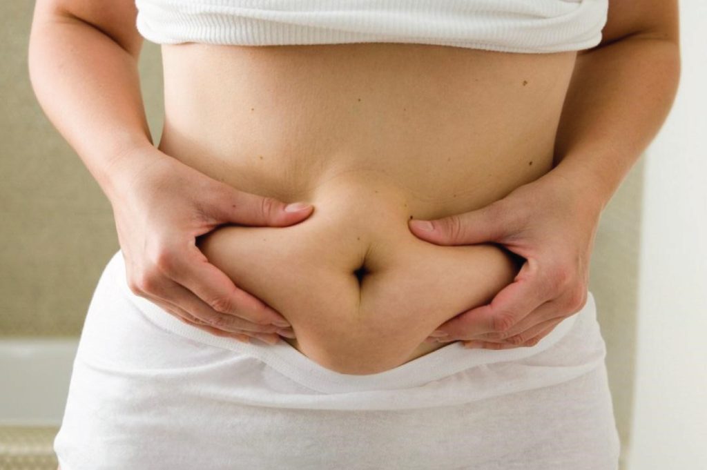 Nguyên nhân gây mỡ bụng sau sinh do cơ thể tich tụ mỡ - Bác sĩ Hút mỡ Hiếu Liêm