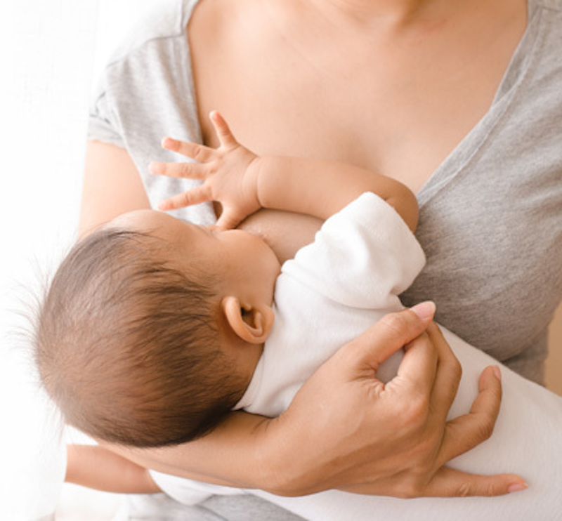 Nâng ngực đường quầng vú có cho con bú được không - Bác sĩ Hiếu Liêm quận 10