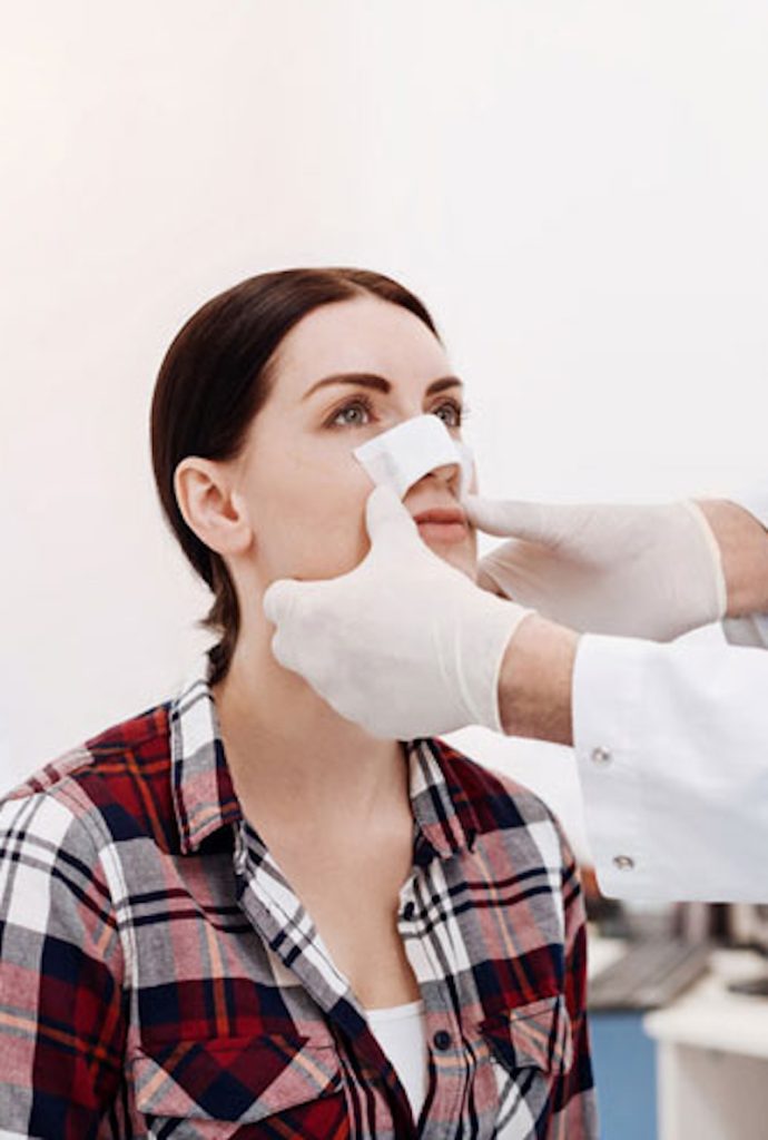 Chăm sóc sau nâng mũi như thế nào - Bác sĩ Hiếu Liêm quận 10